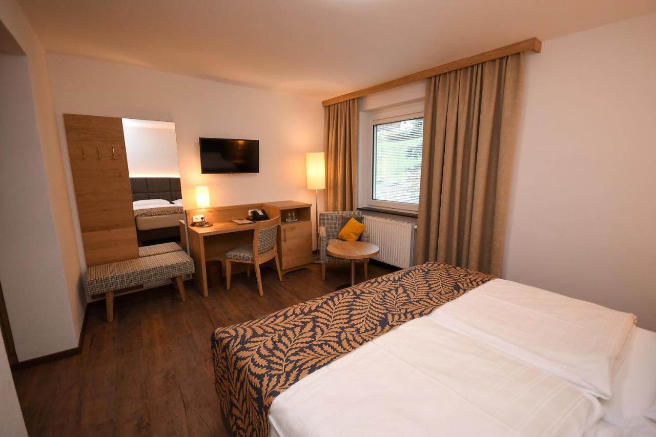 Seegasthof Hois'N Wirt - Hotel Mit Wellnessbereich Gmunden Bagian luar foto