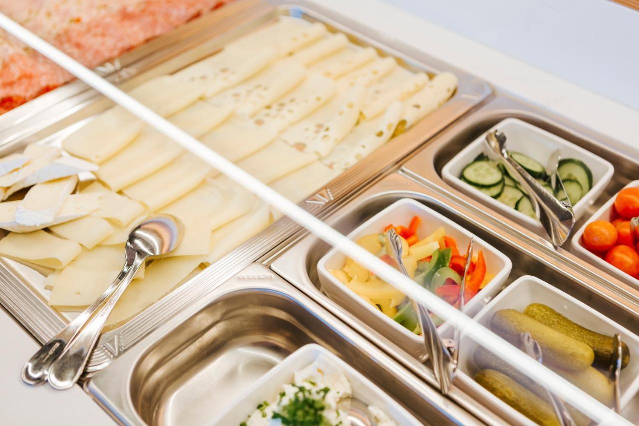 Seegasthof Hois'N Wirt - Hotel Mit Wellnessbereich Gmunden Bagian luar foto